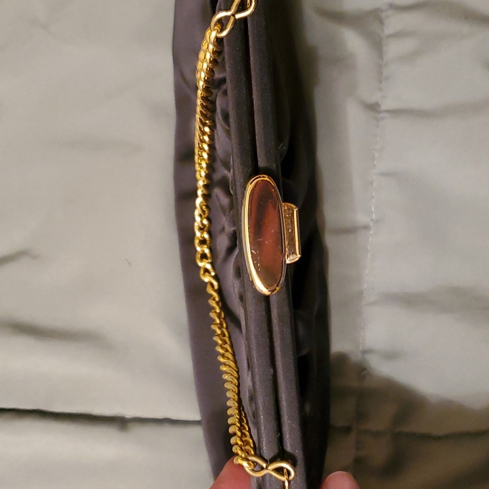 Chained Handbag - Picture 3 of 7